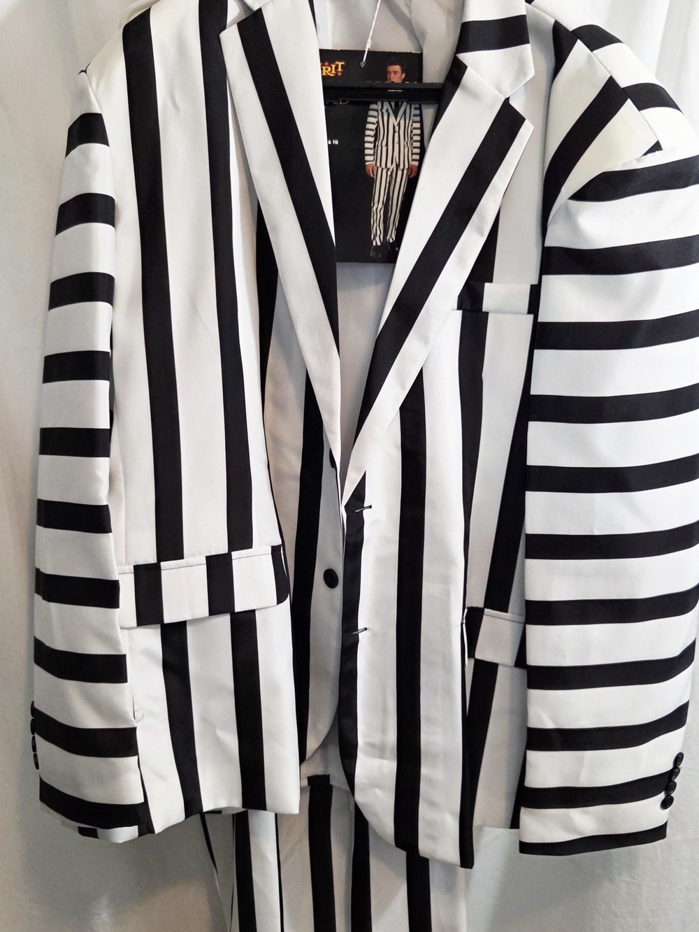 Spirit Halloween Beetlejuice Suit Set XXL 50/52 Black White Striped Costume